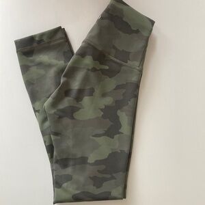 Lululemon camo ankle legging xs